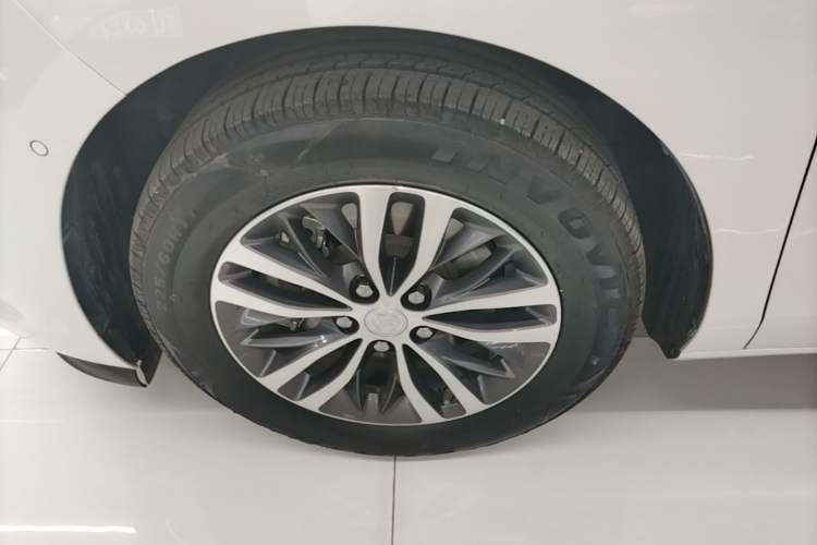 Used Buick GL8 2021 ES Land Cruiser 653T Luxury Edition Left Front Wheel Hub