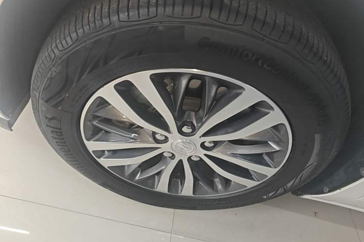 Used Buick GL8 2021 ES Landtrek 653T Comfort Edition Left Front Wheel Hub