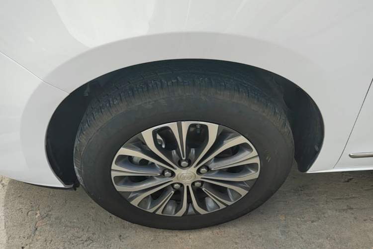 Used Buick GL8 2021 Land Cruiser Executive Class 652T Luxury Model Left Front Wheel Hub