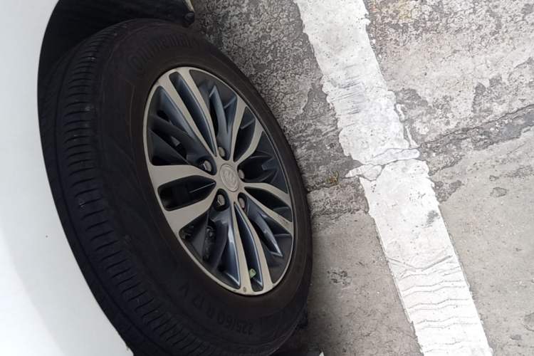 Used Buick GL8 2021 ES Landtrek 653T Comfort Edition Left Front Wheel Hub