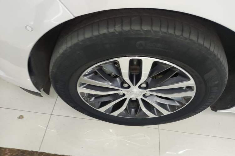 Used Buick GL8 2021 ES Land Cruiser 653T Luxury Edition Left Front Wheel Hub