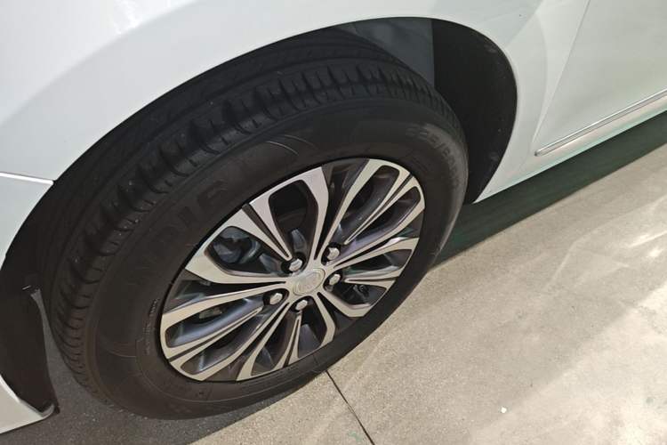 Used Buick GL8 2021 Land Cruiser Executive Class 652T Smart Luxury Model Left Front Wheel Hub
