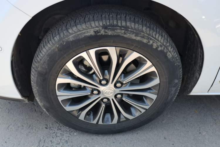 Used Buick GL8 2021 Land Cruiser Executive Class 652T Smart Luxury Model Left Front Wheel Hub