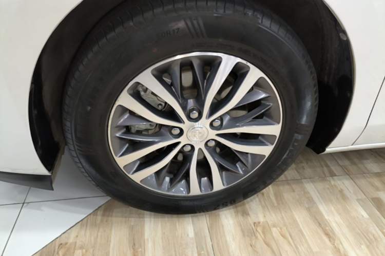 Used Buick GL8 2021 ES Landtrek 653T Comfort Edition Left Front Wheel Hub