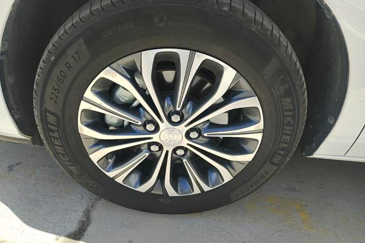 Used Buick GL8 2021 Land Cruiser Executive 652T Premium Model Left Front Wheel Hub