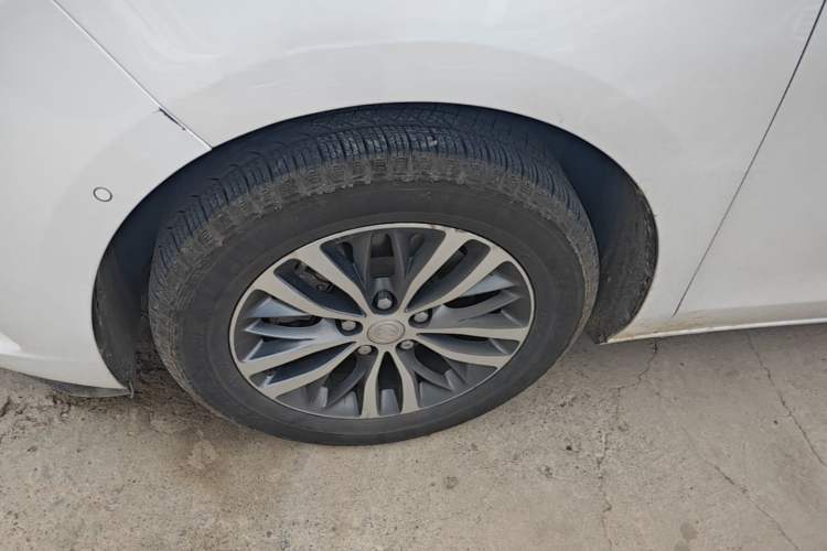 Used Buick GL8 2021 ES Land Cruiser 653T Luxury Edition Left Front Wheel Hub