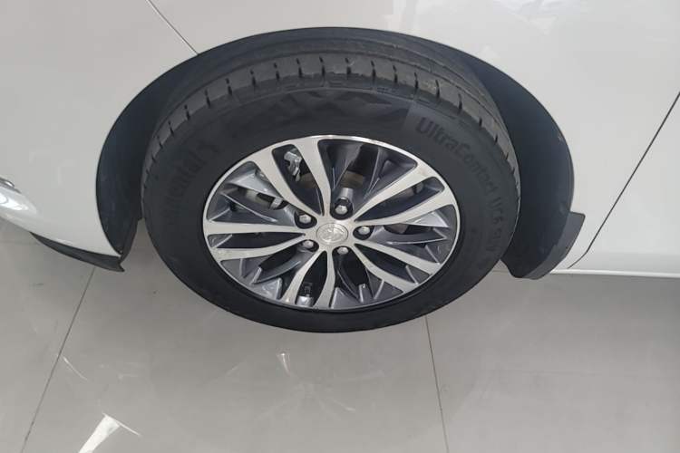 Used Buick GL8 2021 ES Landtrek 653T Comfort Edition Left Front Wheel Hub