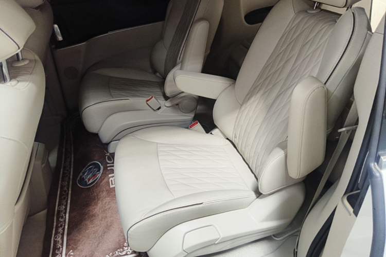 Used Buick GL8 2021 Land Cruiser Executive Class 652T Smart Luxury Model Left Rear Seat