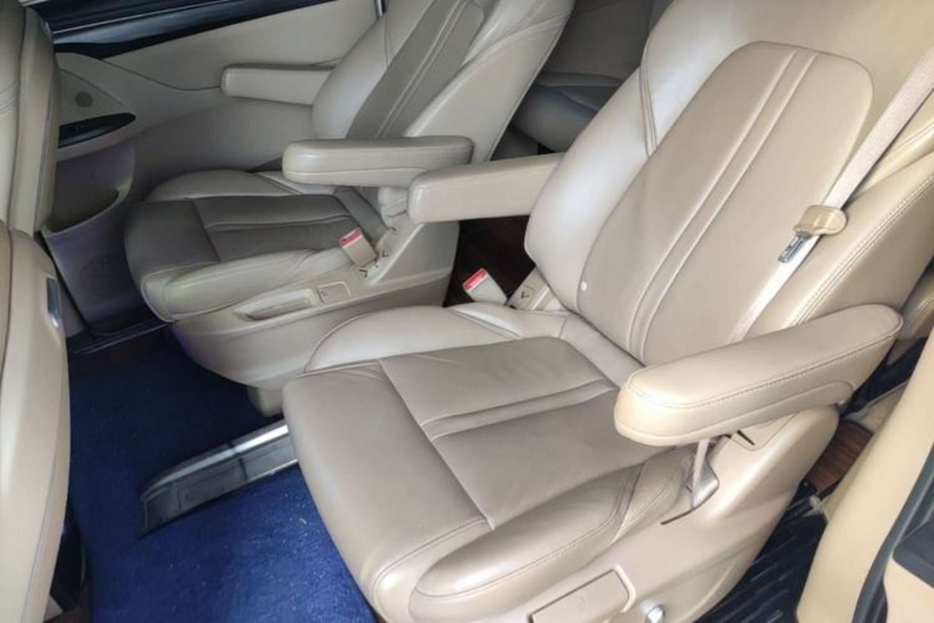 Used Buick GL8 2021 ES Land Cruiser 653T Luxury Edition Left Rear Seat