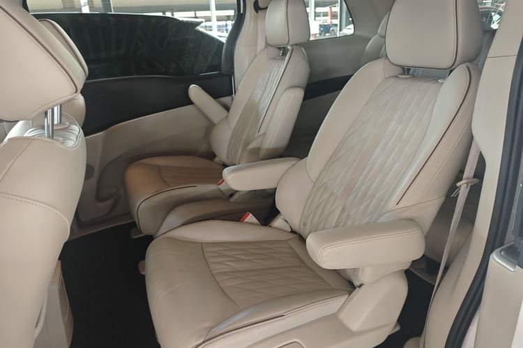 Used Buick GL8 2021 Land Cruiser Executive Class 652T Luxury Model Left Rear Seat