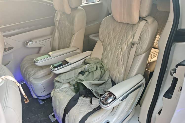 Used Buick GL8 2021 ES Landtrek 653T Comfort Edition Left Rear Seat