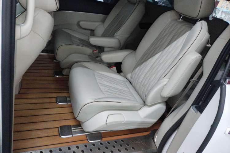 Used Buick GL8 2021 Land Cruiser Executive Class 652T Luxury Model Left Rear Seat