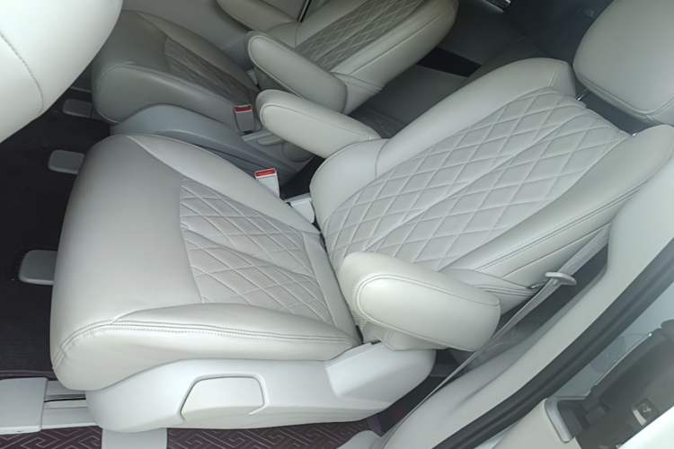 Used Buick GL8 2021 Land Cruiser Executive Class 652T Comfort Model Left Rear Seat
