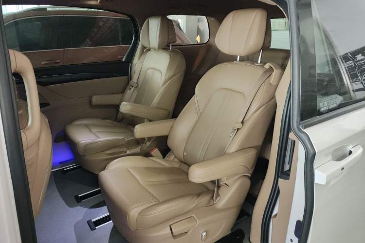 Used Buick GL8 2021 ES Land Cruiser 653T Luxury Edition Left Rear Seat