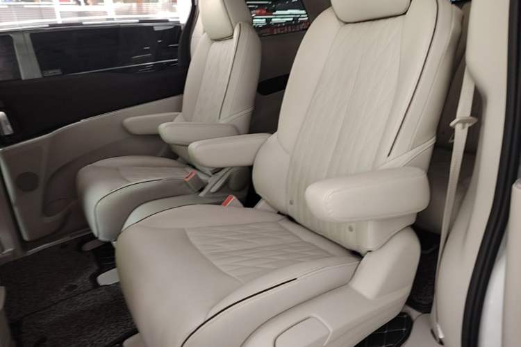 Used Buick GL8 2021 Land Cruiser Executive 652T Premium Model Left Rear Seat
