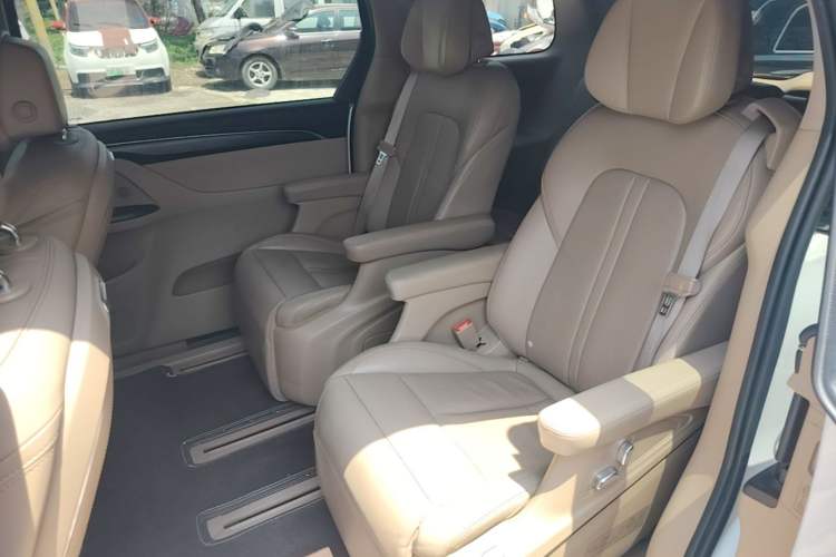 Used Buick GL8 2021 ES Landtrek 653T Smart Luxury Model Left Rear Seat