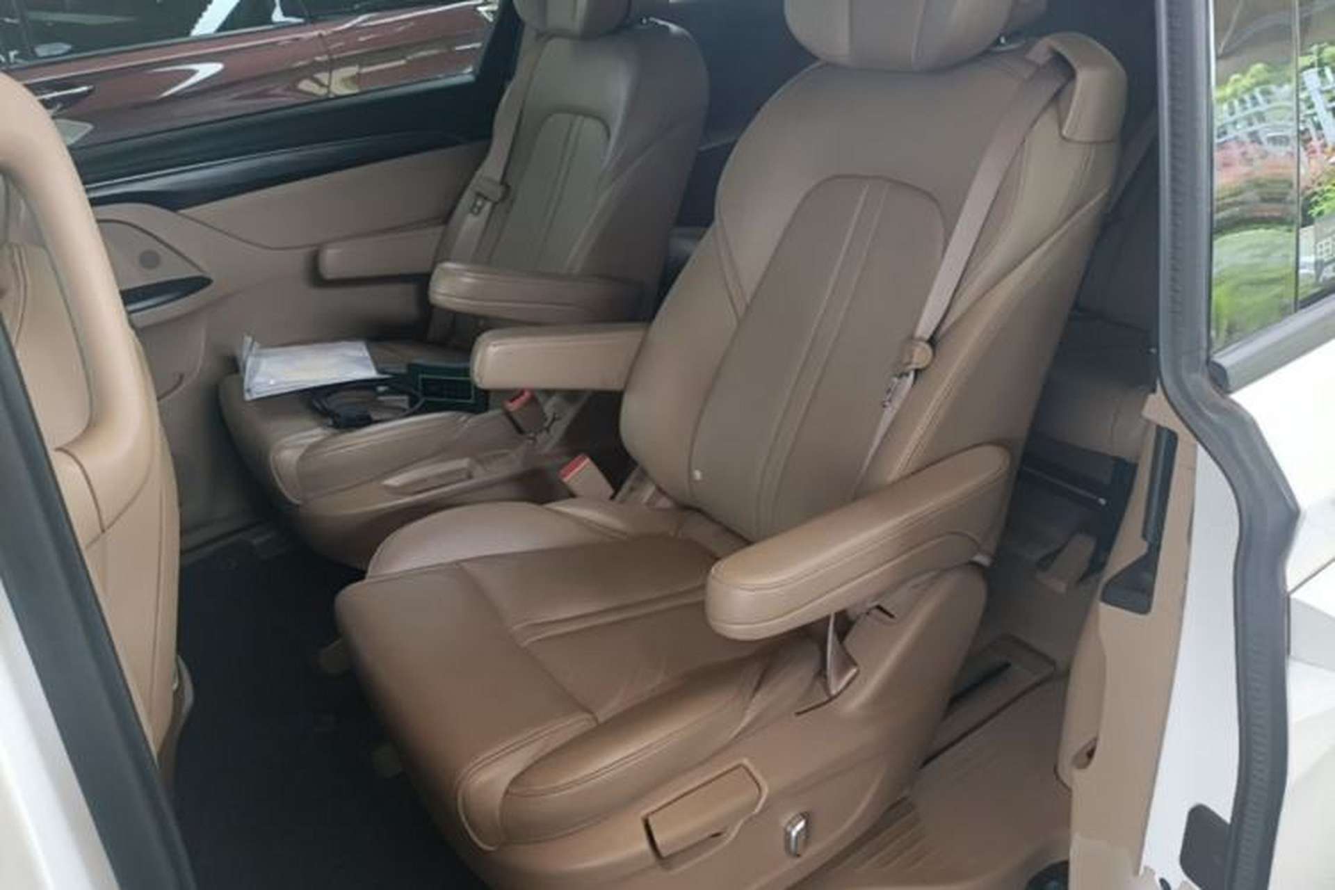 Used Buick GL8 2021 ES Land Cruiser 653T Luxury Edition Left Rear Seat