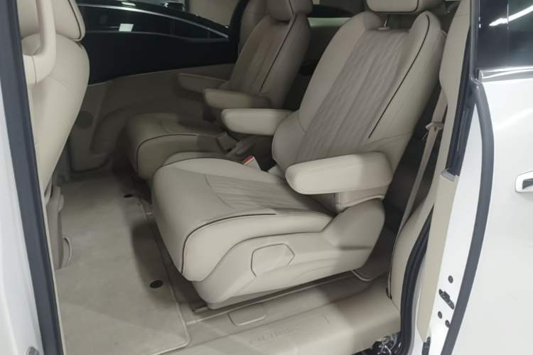 Used Buick GL8 2021 Land Cruiser Executive Class 652T Luxury Model Left Rear Seat