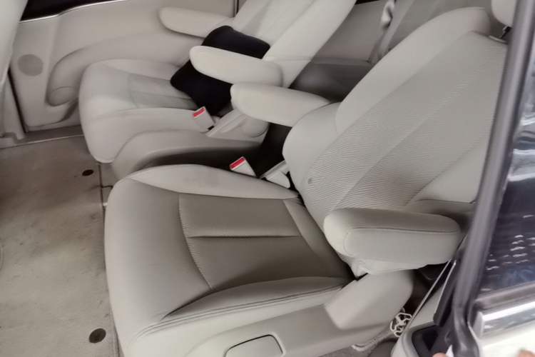 Used Buick GL8 2021 Land Cruiser Executive Class 652T Comfort Model Left Rear Seat