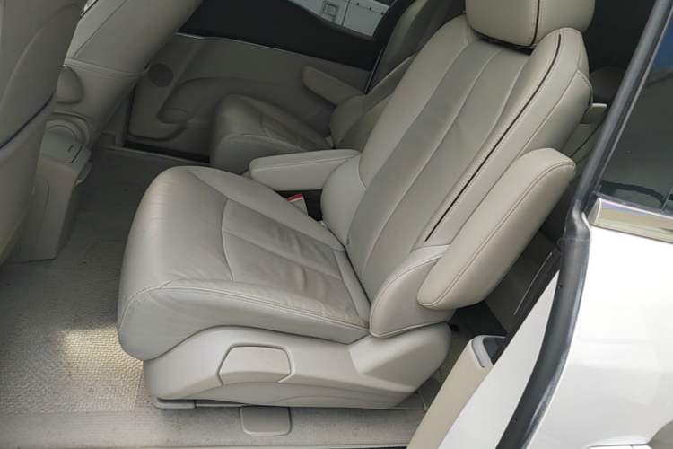 Used Buick GL8 2021 Land Cruiser Executive Class 652T Luxury Model Left Rear Seat