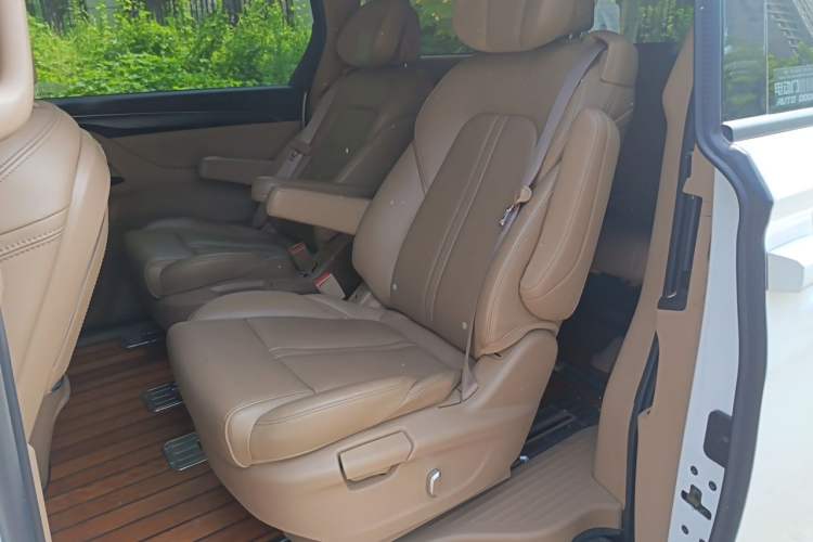 Used Buick GL8 2021 ES Land Cruiser 653T Luxury Edition Left Rear Seat