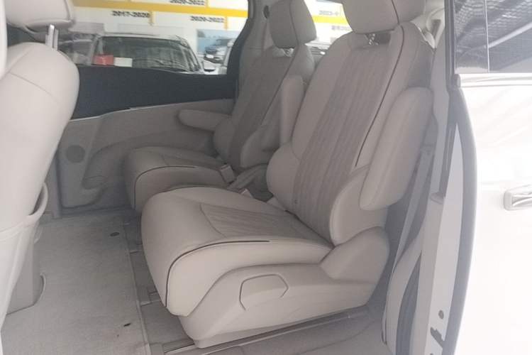 Used Buick GL8 2021 Land Cruiser Executive Class 652T Smart Luxury Model Left Rear Seat