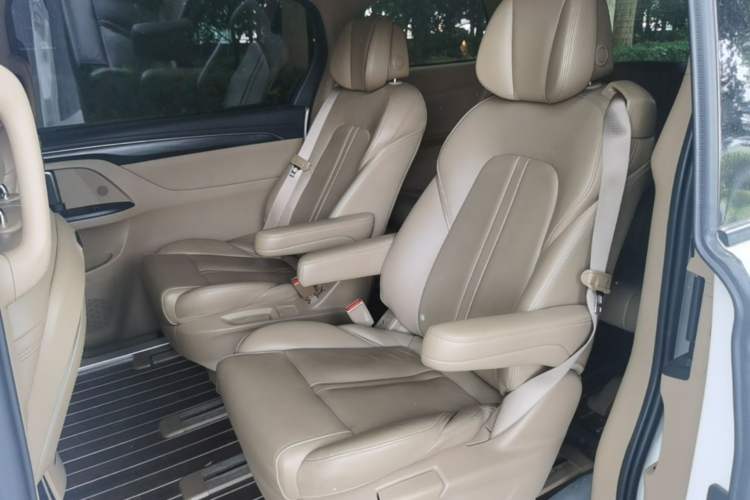 Used Buick GL8 2021 ES Land Cruiser 653T Luxury Edition Left Rear Seat