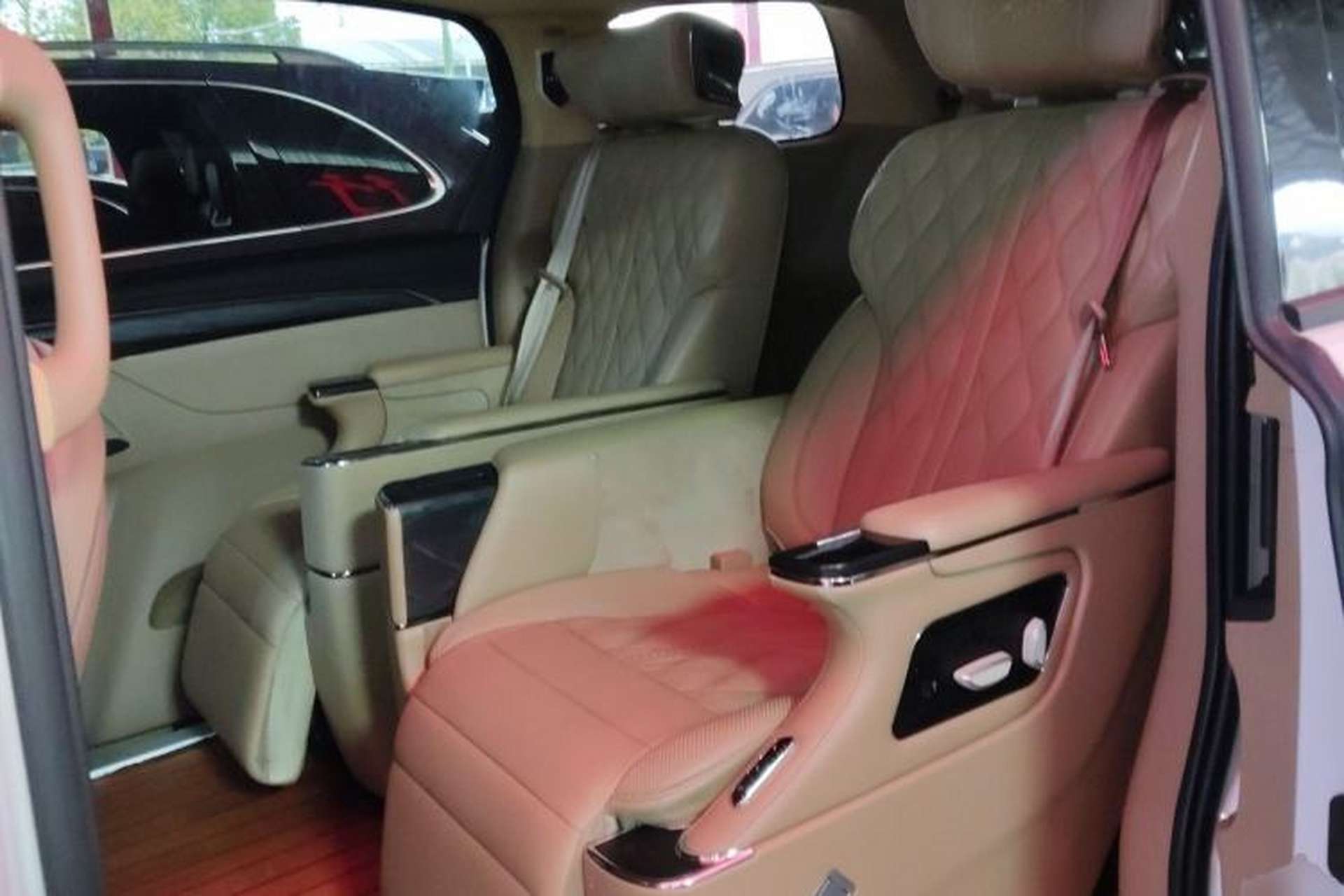Used Buick GL8 2021 ES Land Cruiser 653T Luxury Edition Left Rear Seat