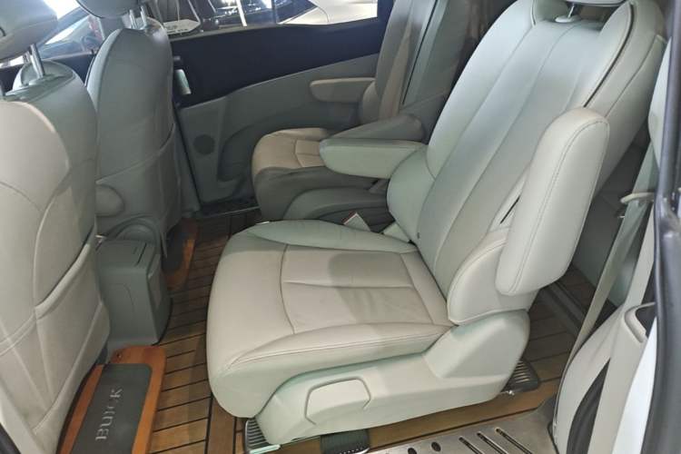 Used Buick GL8 2021 Land Cruiser Executive Class 652T Smart Luxury Model Left Rear Seat