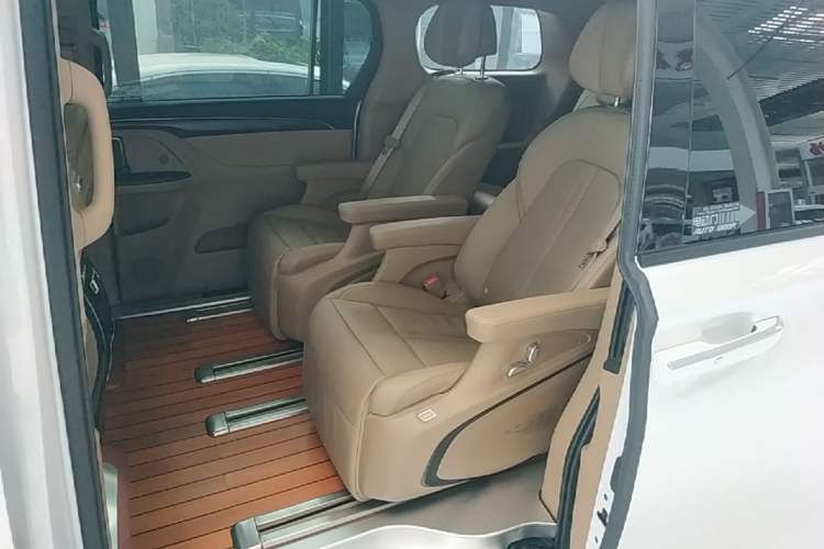 Used Buick GL8 2021 ES Landtrek 653T Luxury Model Left Rear Seat