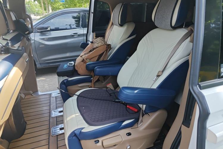 Used Buick GL8 2021 ES Land Cruiser 653T Luxury Edition Left Rear Seat