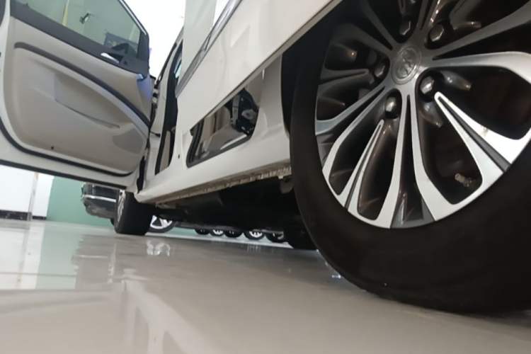 Used Buick GL8 2021 Land Cruiser Executive Class 652T Smart Luxury Model Left Side Sill
