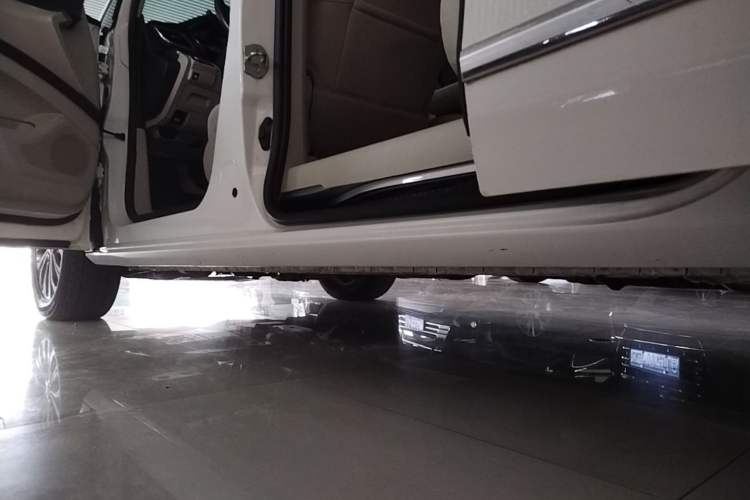 Used Buick GL8 2021 Land Cruiser Executive Class 652T Luxury Model Left Side Sill
