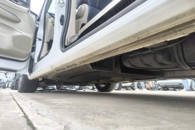 Used Buick GL8 2021 ES Landtrek 653T Comfort Edition Left Side Sill