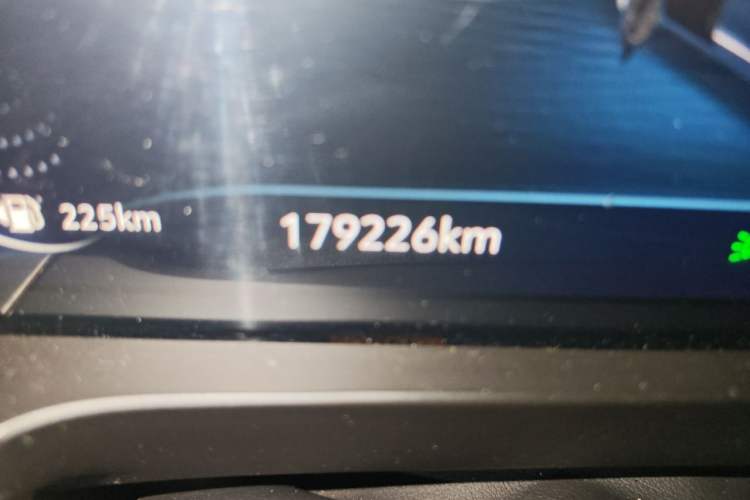 Used Buick GL8 2021 ES Land Cruiser 653T Luxury Edition Odometer Close Up