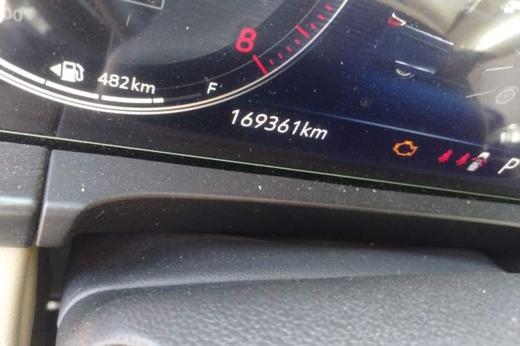 Used Buick GL8 2021 ES Landtrek 653T Luxury Model Odometer Close Up