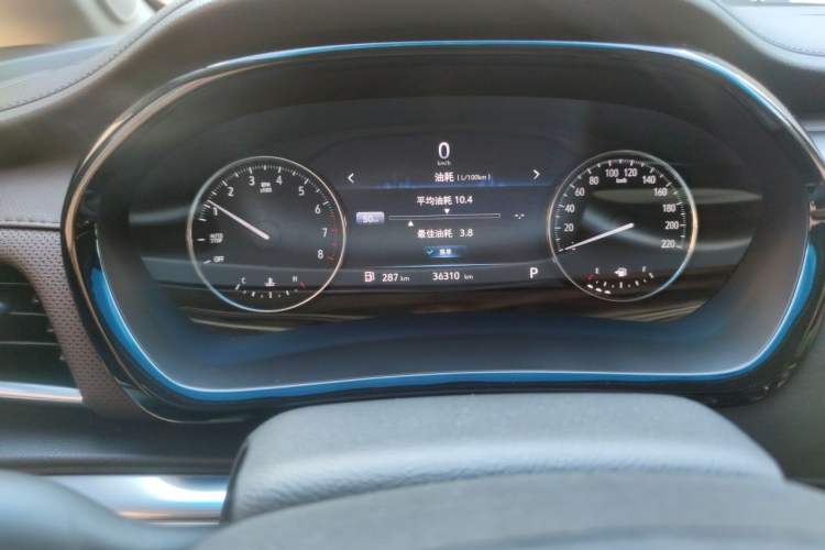 Used Buick GL8 2021 Land Cruiser Executive Class 652T Comfort Model Odometer Close Up