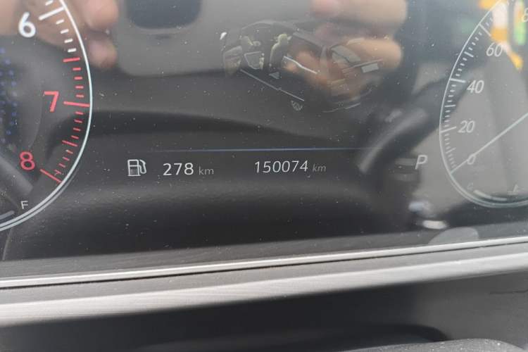 Used Buick GL8 2021 Land Cruiser Executive Class 652T Comfort Model Odometer Close Up