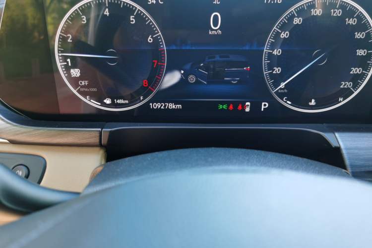 Used Buick GL8 2021 ES Landtrek 653T Luxury Model Odometer Close Up