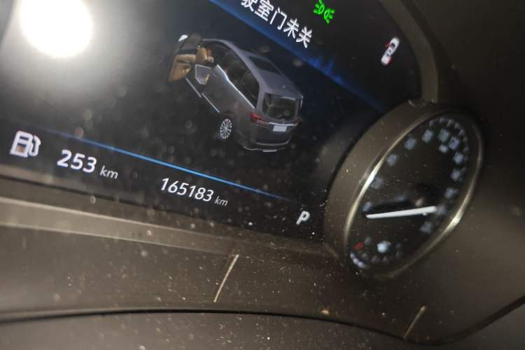 Used Buick GL8 2021 Land Cruiser Executive Class 652T Luxury Model Odometer Close Up