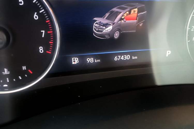 Used Buick GL8 2021 Land Cruiser Executive Class 652T Comfort Model Odometer Close Up