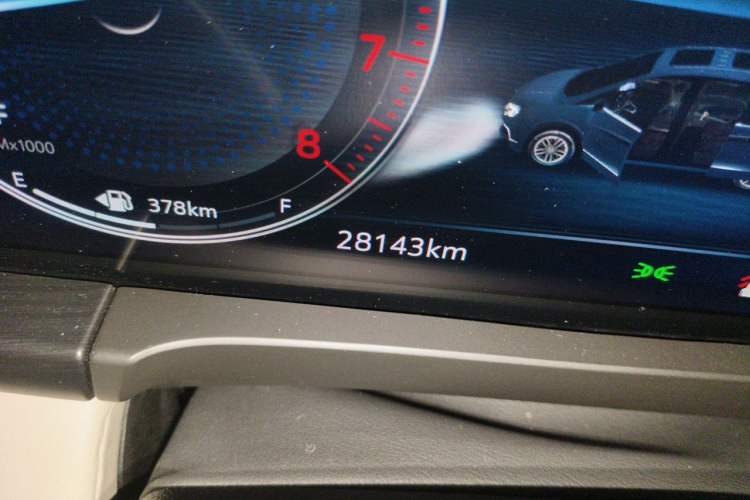 Used Buick GL8 2021 ES Landtrek 653T Comfort Edition Odometer Close Up