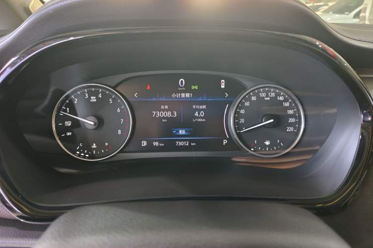 Used Buick GL8 2021 Land Cruiser Executive Class 652T Luxury Model Odometer Close Up