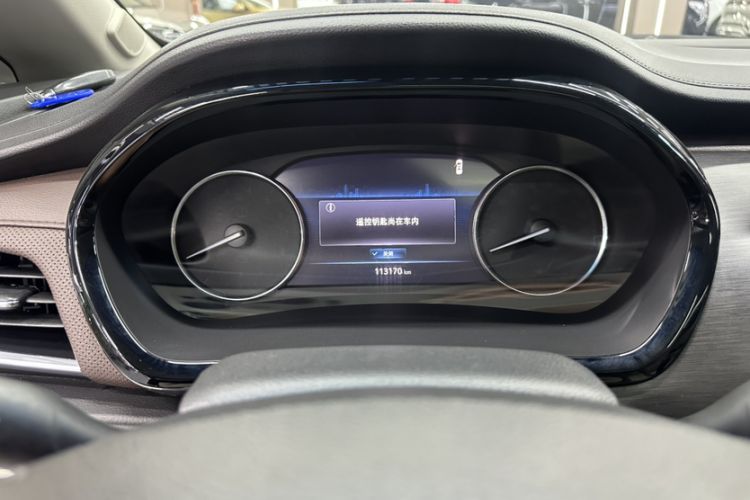Used Buick GL8 2021 Land Cruiser Executive Class 652T Luxury Model Odometer Close Up