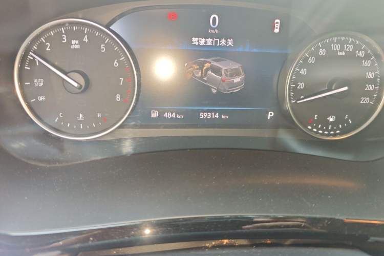 Used Buick GL8 2021 Land Cruiser Executive Class 652T Luxury Model Odometer Close Up