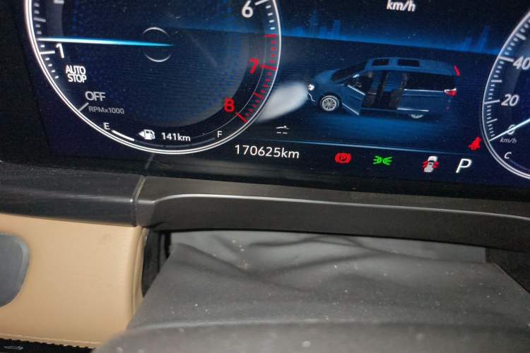 Used Buick GL8 2021 ES Land Cruiser 653T Luxury Edition Odometer Close Up