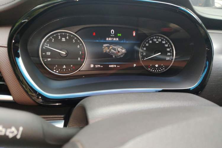 Used Buick GL8 2021 Land Cruiser Executive Class 652T Luxury Model Odometer Close Up