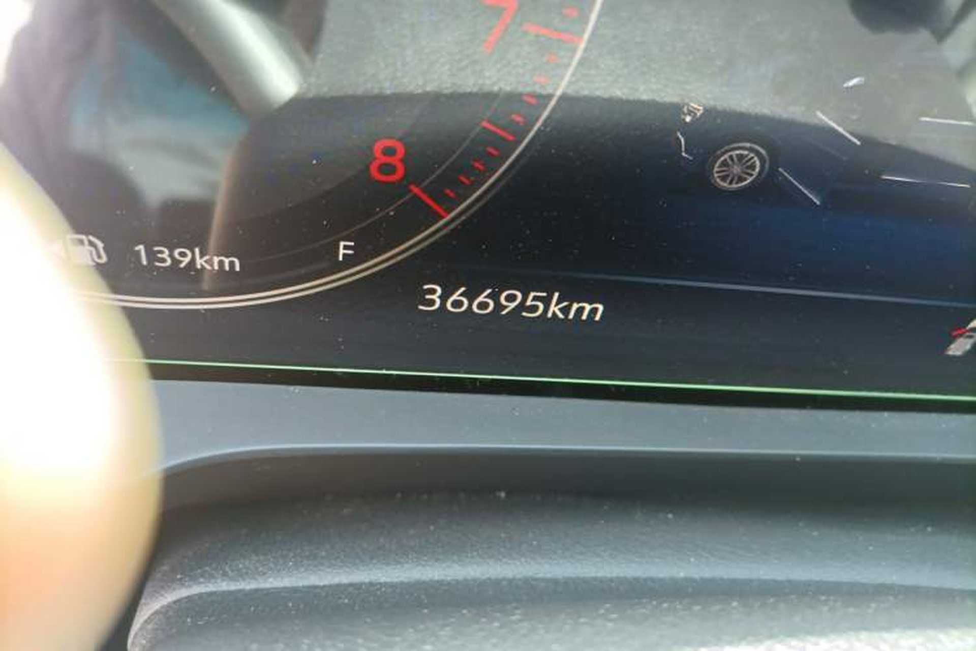 Used Buick GL8 2021 ES Land Cruiser 653T Luxury Edition Odometer Close Up