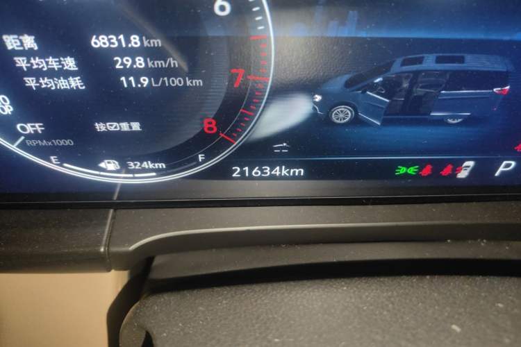 Used Buick GL8 2021 ES Landtrek 653T Luxury Model Odometer Close Up