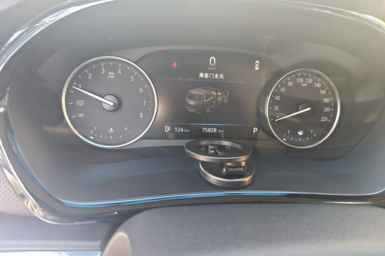 Used Buick GL8 2021 Land Cruiser Executive 652T Premium Model Odometer Close Up